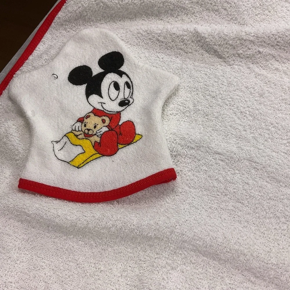 Dundee Vintage Mickey Hoodie Bath Towel and Wash Cloth